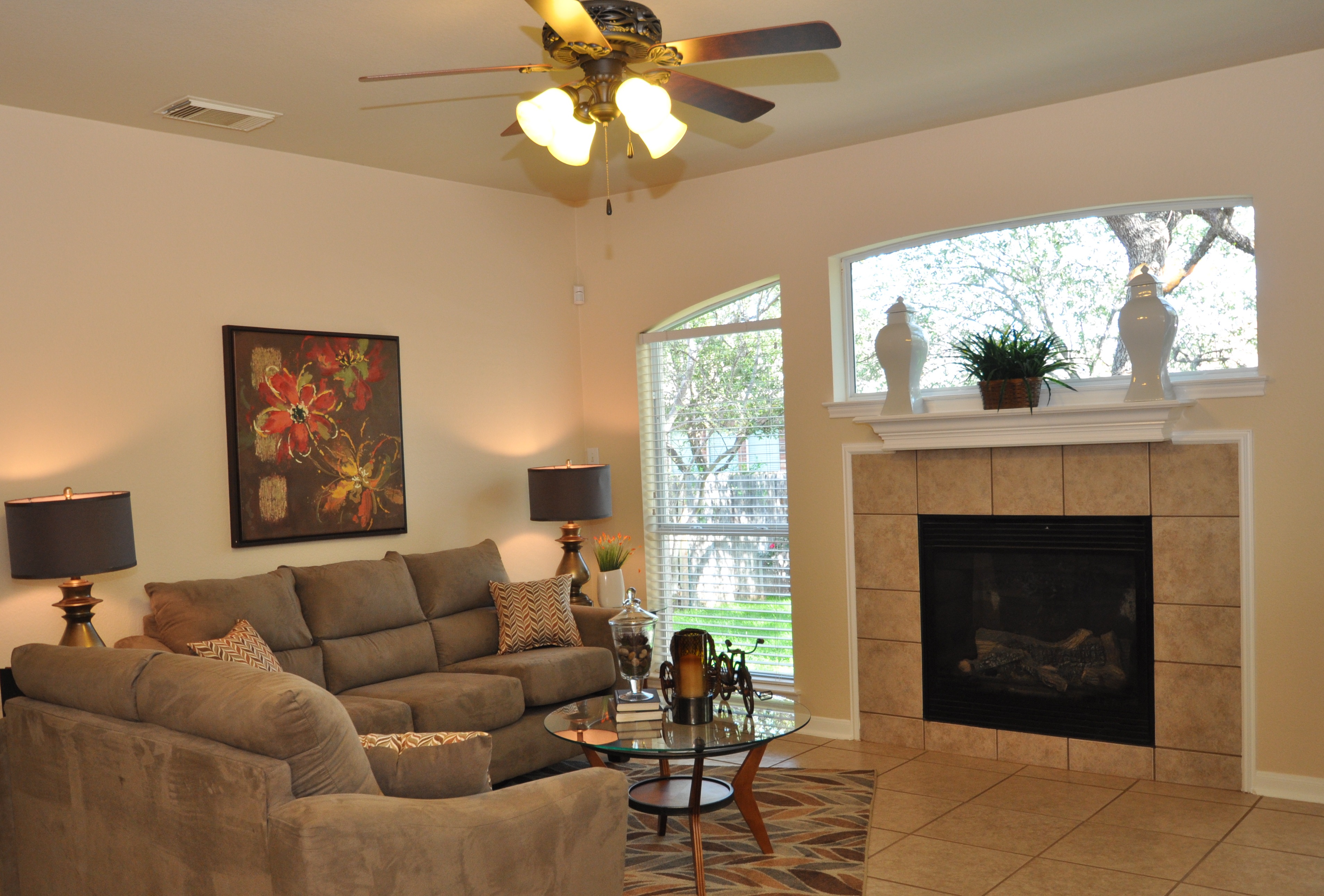 Vacant staging - Living room AFTER